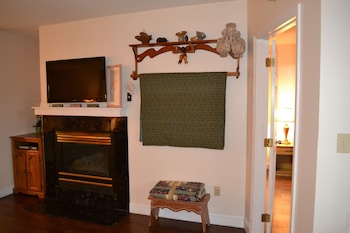 river place 8 2 br condo