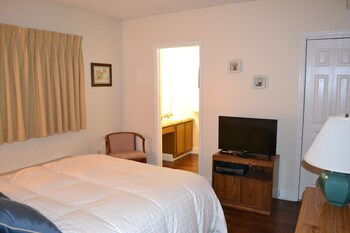 river place 8 2 br condo