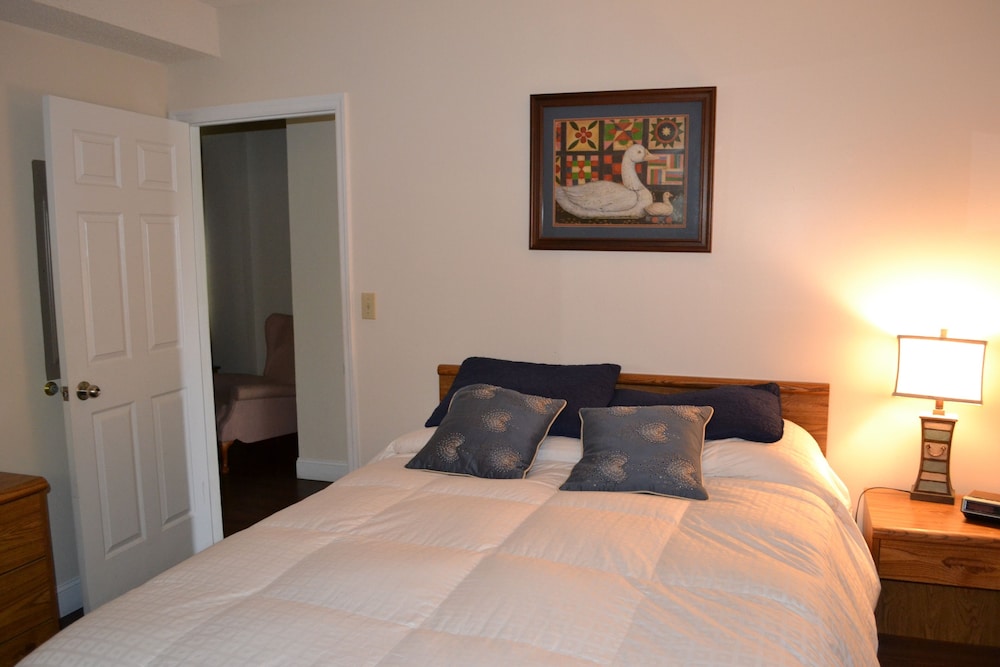 river place 8 2 br condo