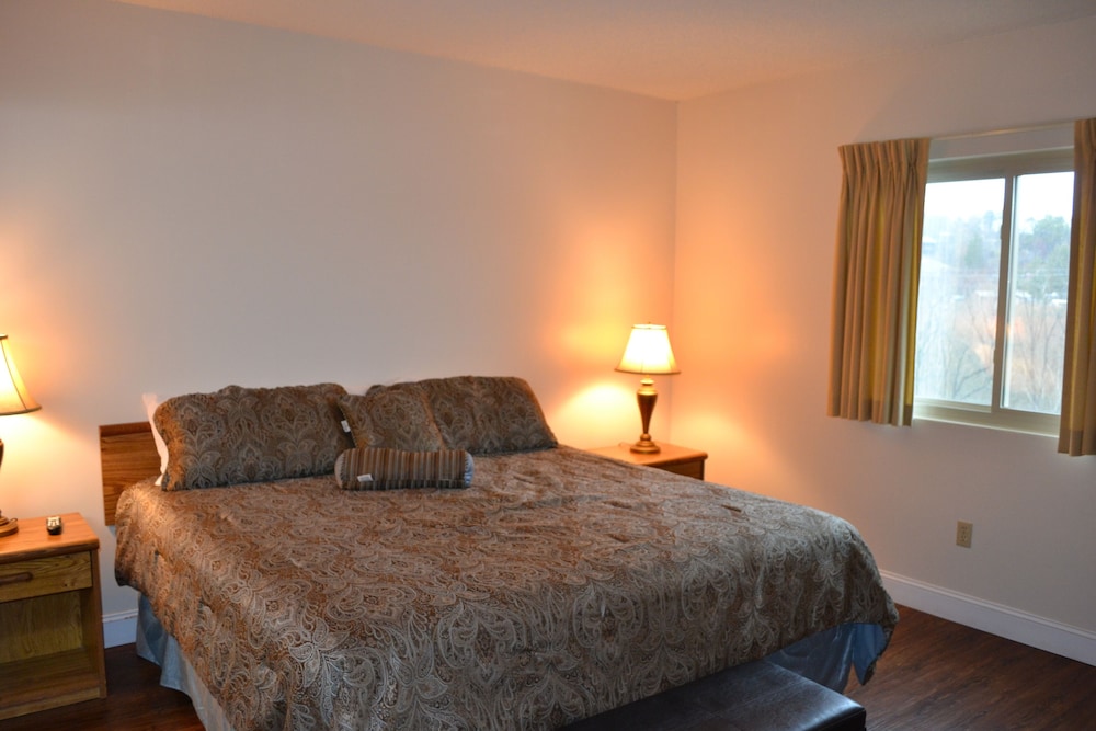 river place 8 2 br condo