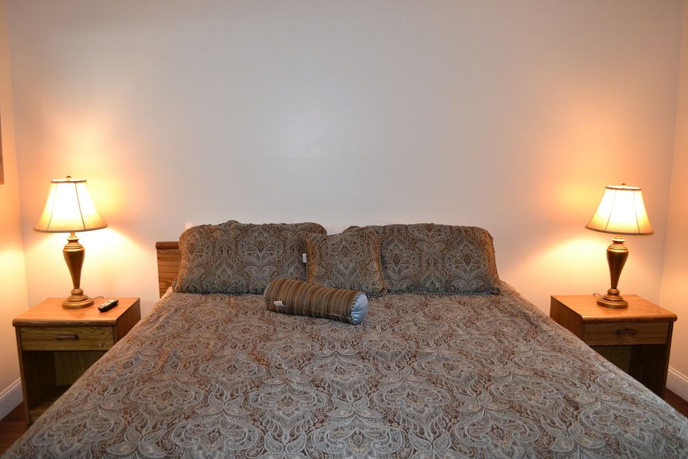 river place 8 2 br condo