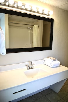 river place 4 1 br condo