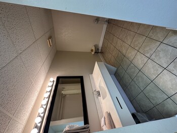 river place 4 1 br condo