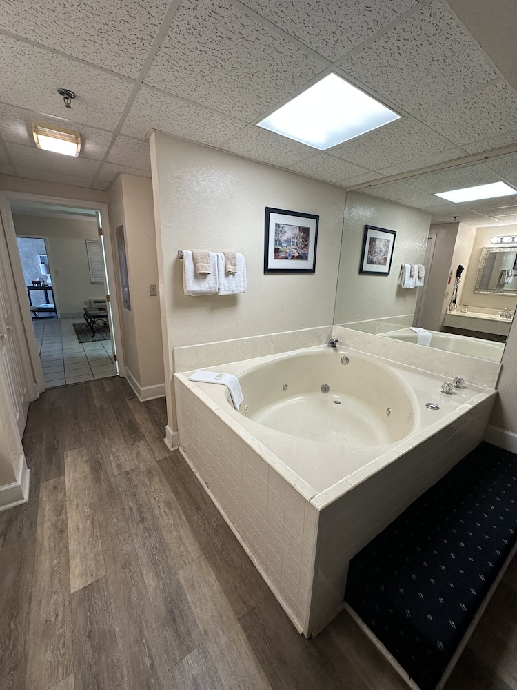 river place 4 1 br condo