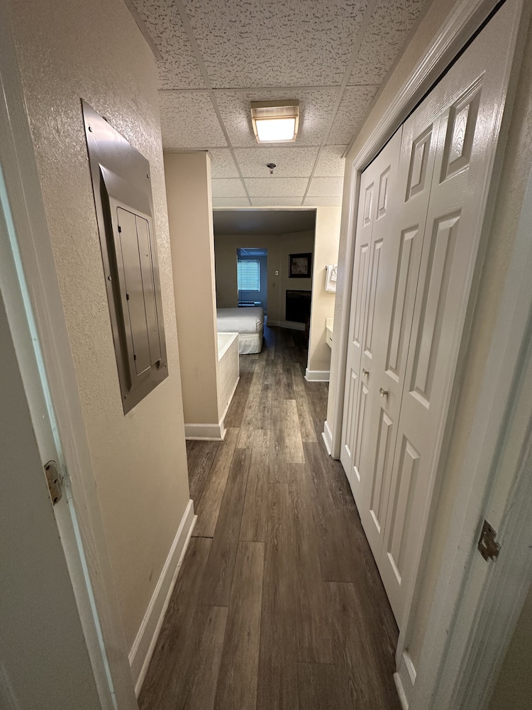 river place 4 1 br condo