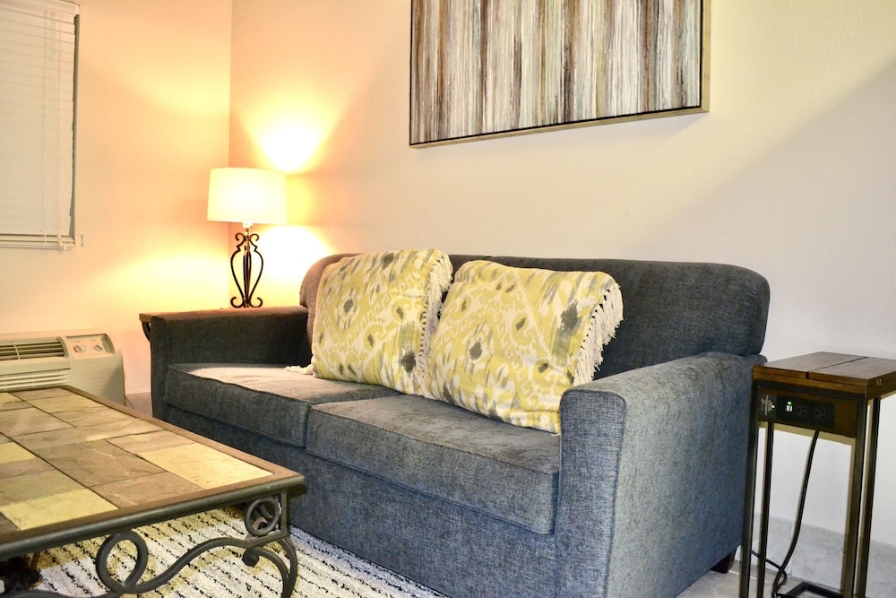 river place 4 1 br condo