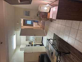 river place 4 1 br condo