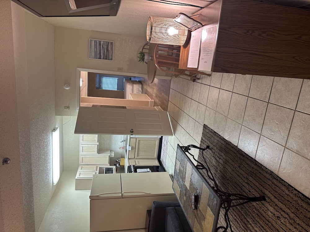 river place 4 1 br condo