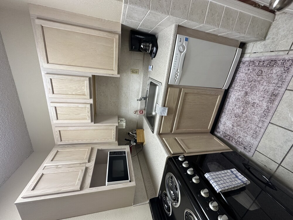 river place 4 1 br condo