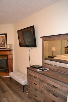 river place 4 1 br condo