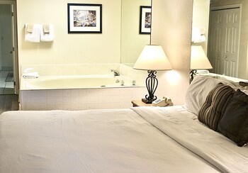 river place 4 1 br condo