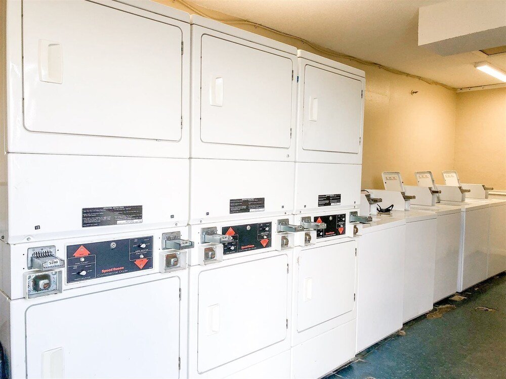 The Summit 606,,3.5 star