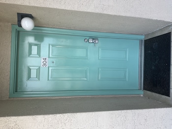 river place 14 3 br condo