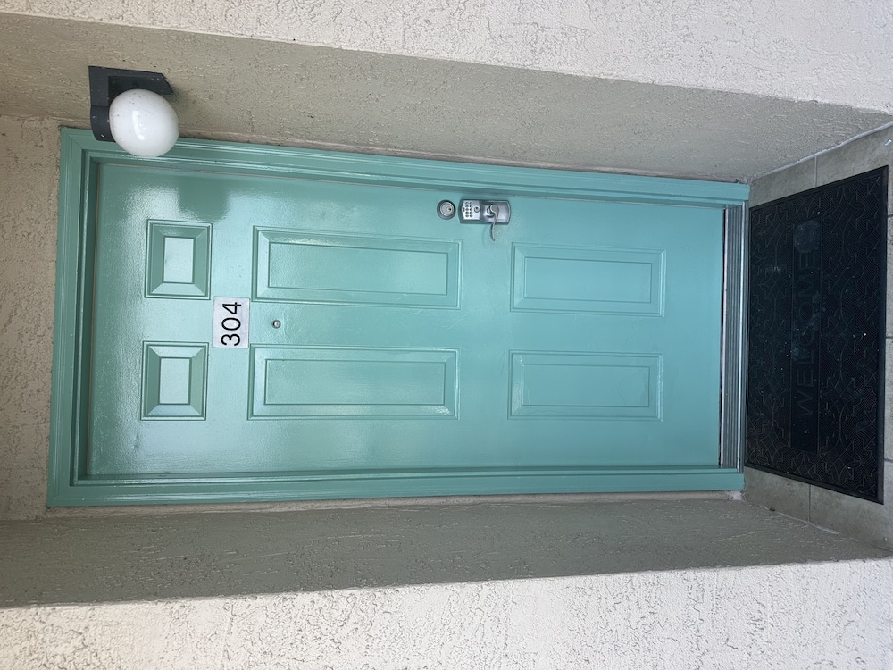 river place 14 3 br condo