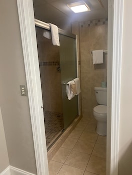 river place 14 3 br condo