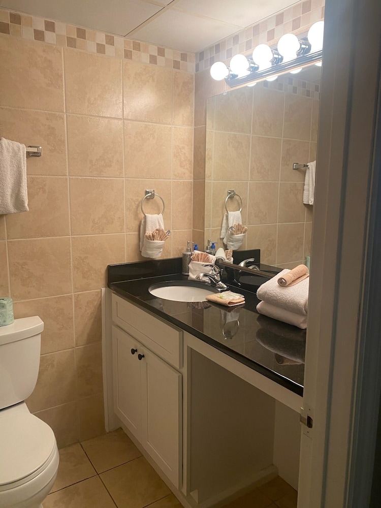 river place 14 3 br condo