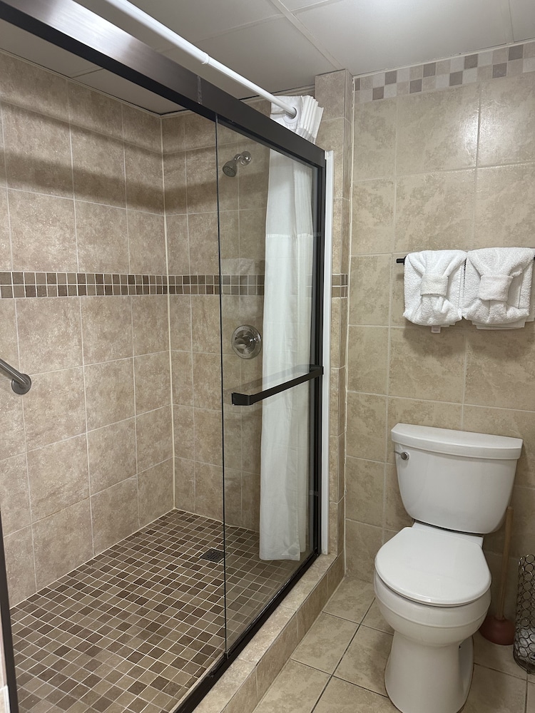 river place 14 3 br condo