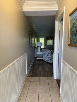 river place 14 3 br condo