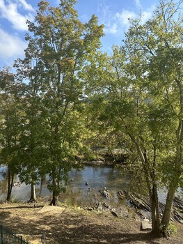 river place 14 3 br condo