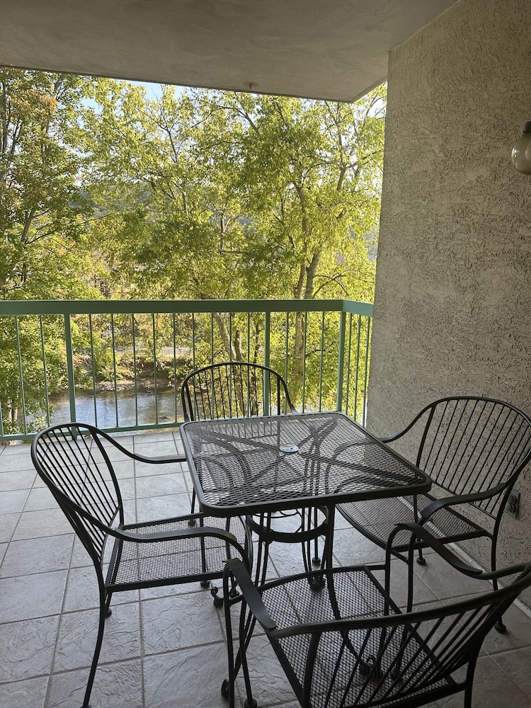 river place 14 3 br condo