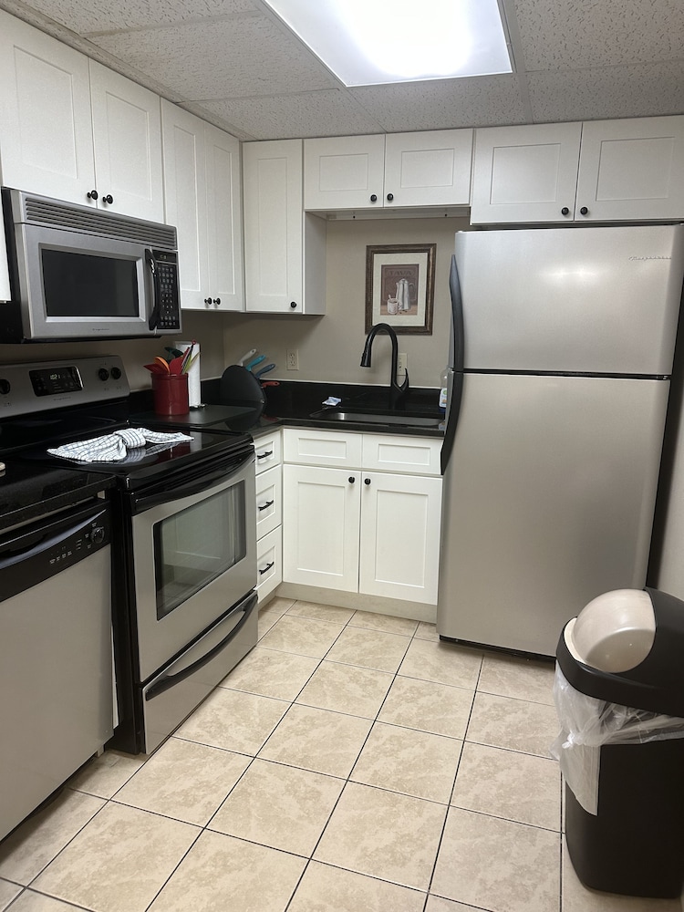 river place 14 3 br condo