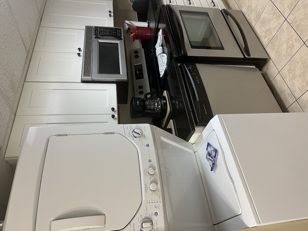 river place 14 3 br condo