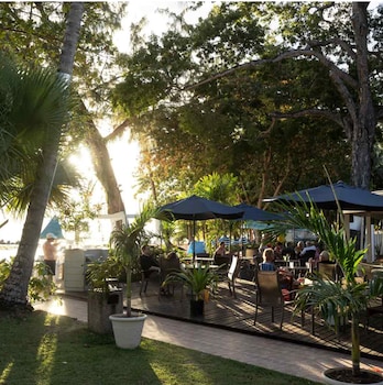 savannah beach club hotel