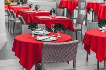 savannah beach club hotel