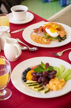 savannah beach club hotel