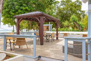 savannah beach club hotel