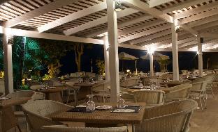 savannah beach club hotel