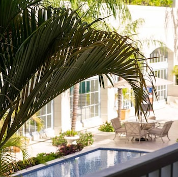 savannah beach club hotel