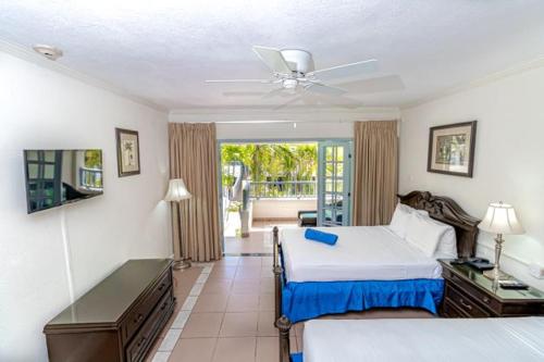 savannah beach club hotel