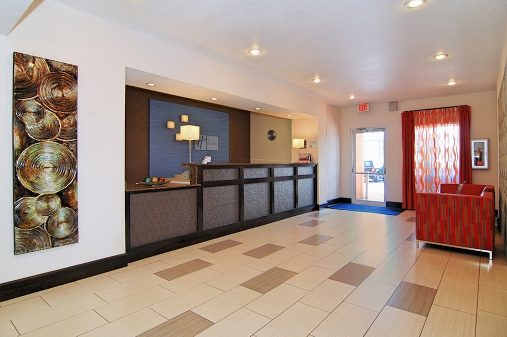 holiday inn express destin e commons mall area