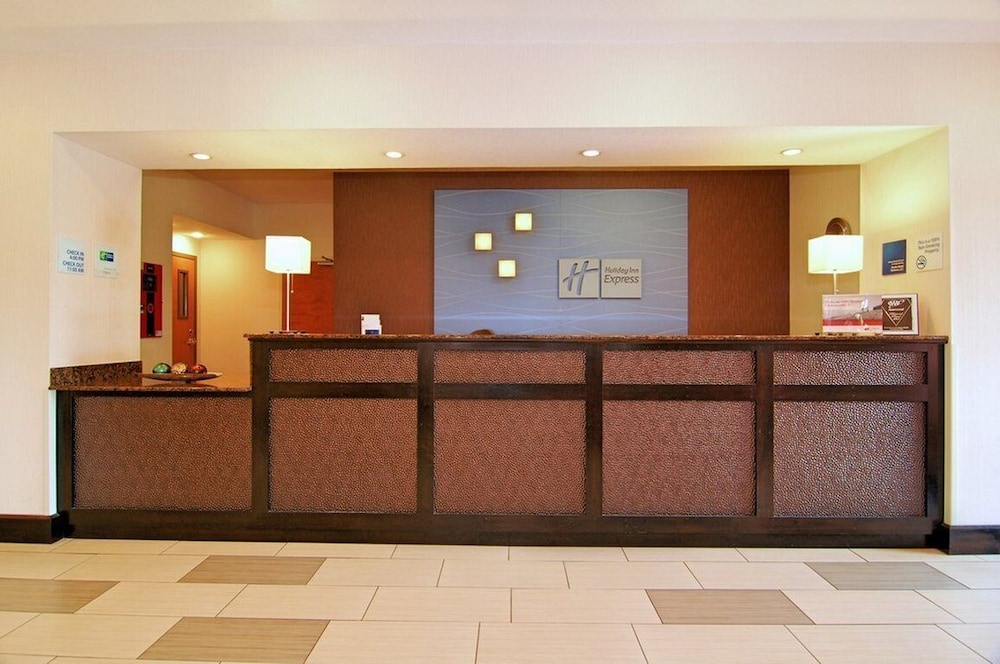 holiday inn express destin e commons mall area