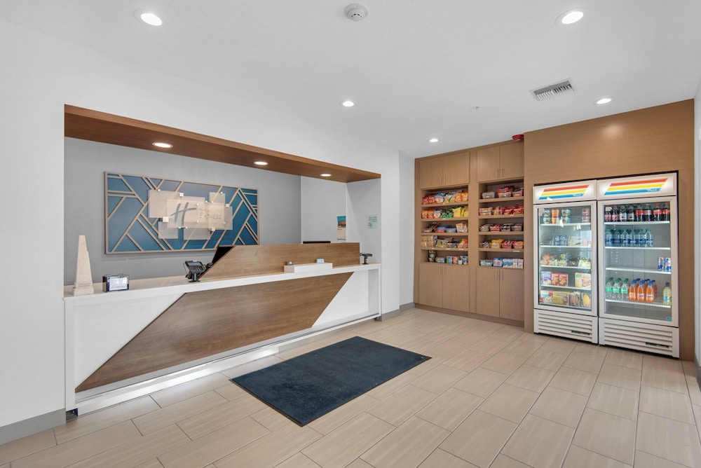 holiday inn express destin e commons mall area