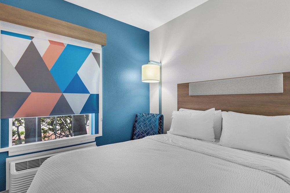 holiday inn express destin e commons mall area