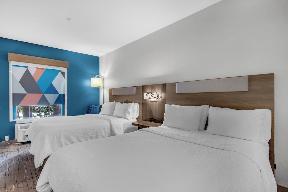 holiday inn express destin e commons mall area