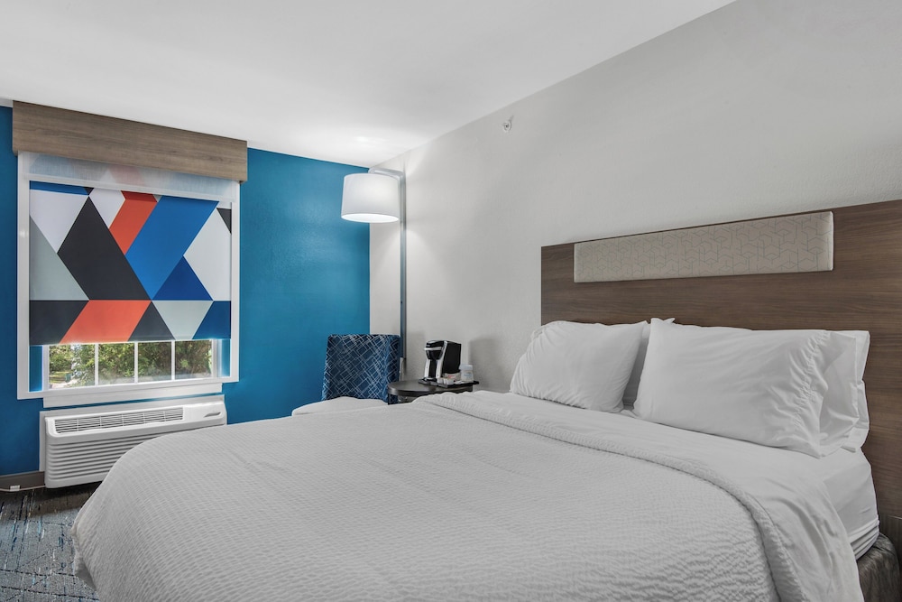 holiday inn express destin e commons mall area