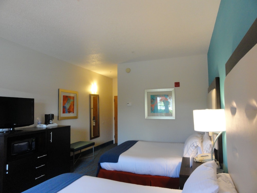 holiday inn express destin e commons mall area