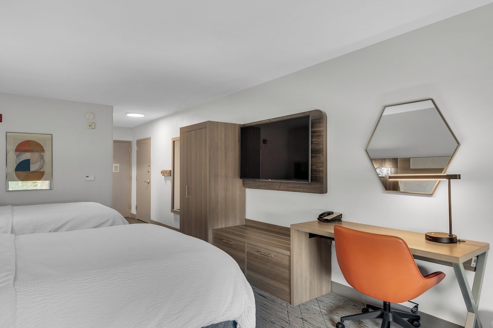 holiday inn express destin e commons mall area