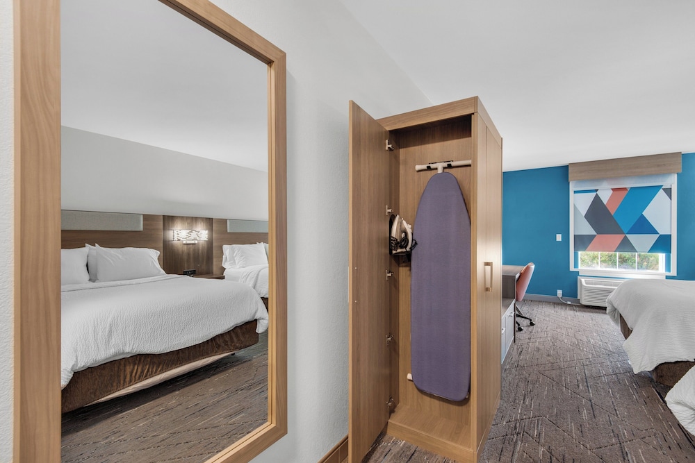 holiday inn express destin e commons mall area
