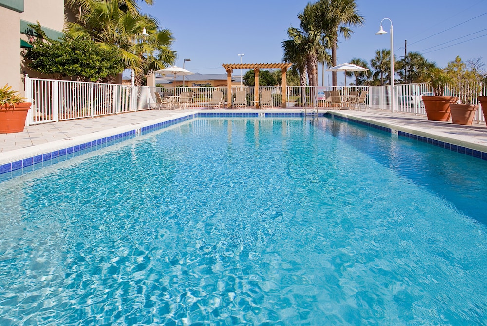 holiday inn express destin e commons mall area