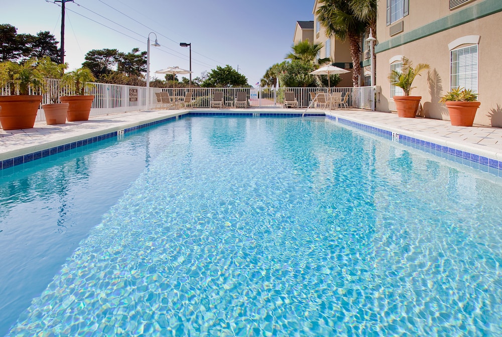 holiday inn express destin e commons mall area