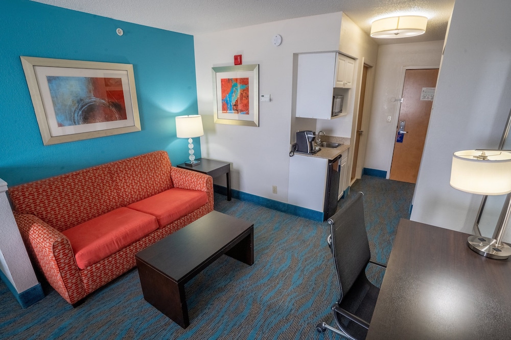 holiday inn express destin e commons mall area