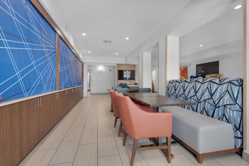 holiday inn express destin e commons mall area