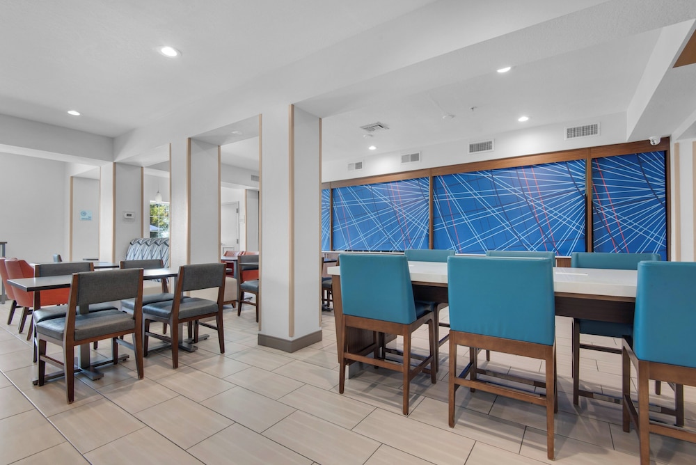 holiday inn express destin e commons mall area