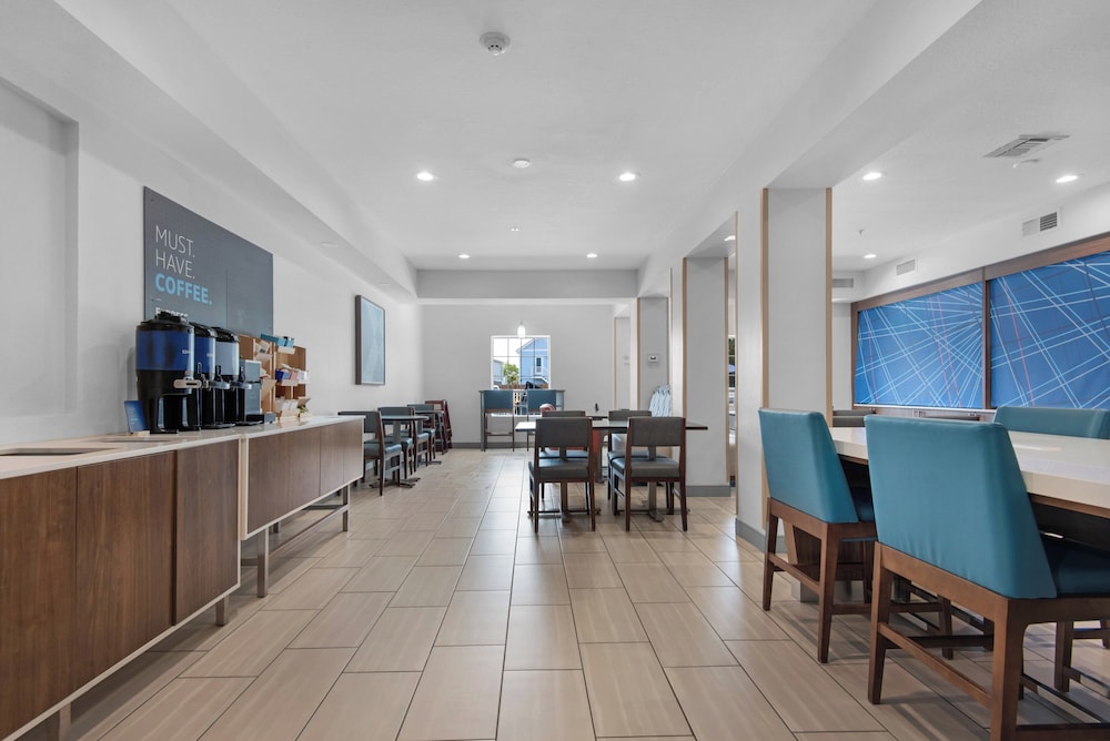 holiday inn express destin e commons mall area