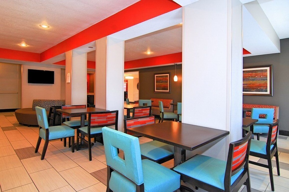 holiday inn express destin e commons mall area