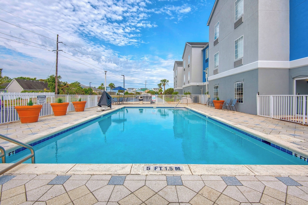 holiday inn express destin e commons mall area